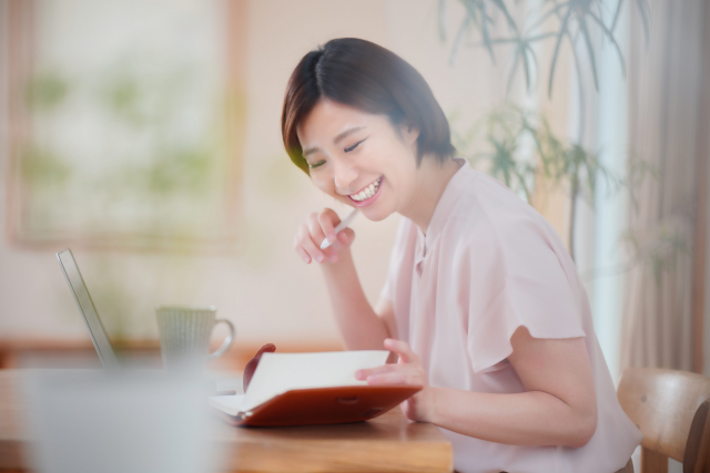 「掃除をしたら結婚できた」キレイな部屋は恋愛運を上げる！？のイメージ画像